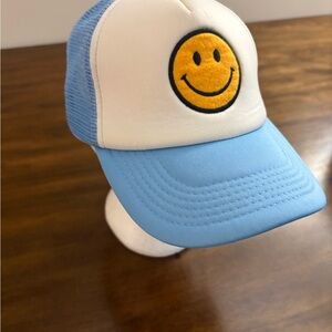 Women’s Blue and White Smiley Face Trucker Hat like new!